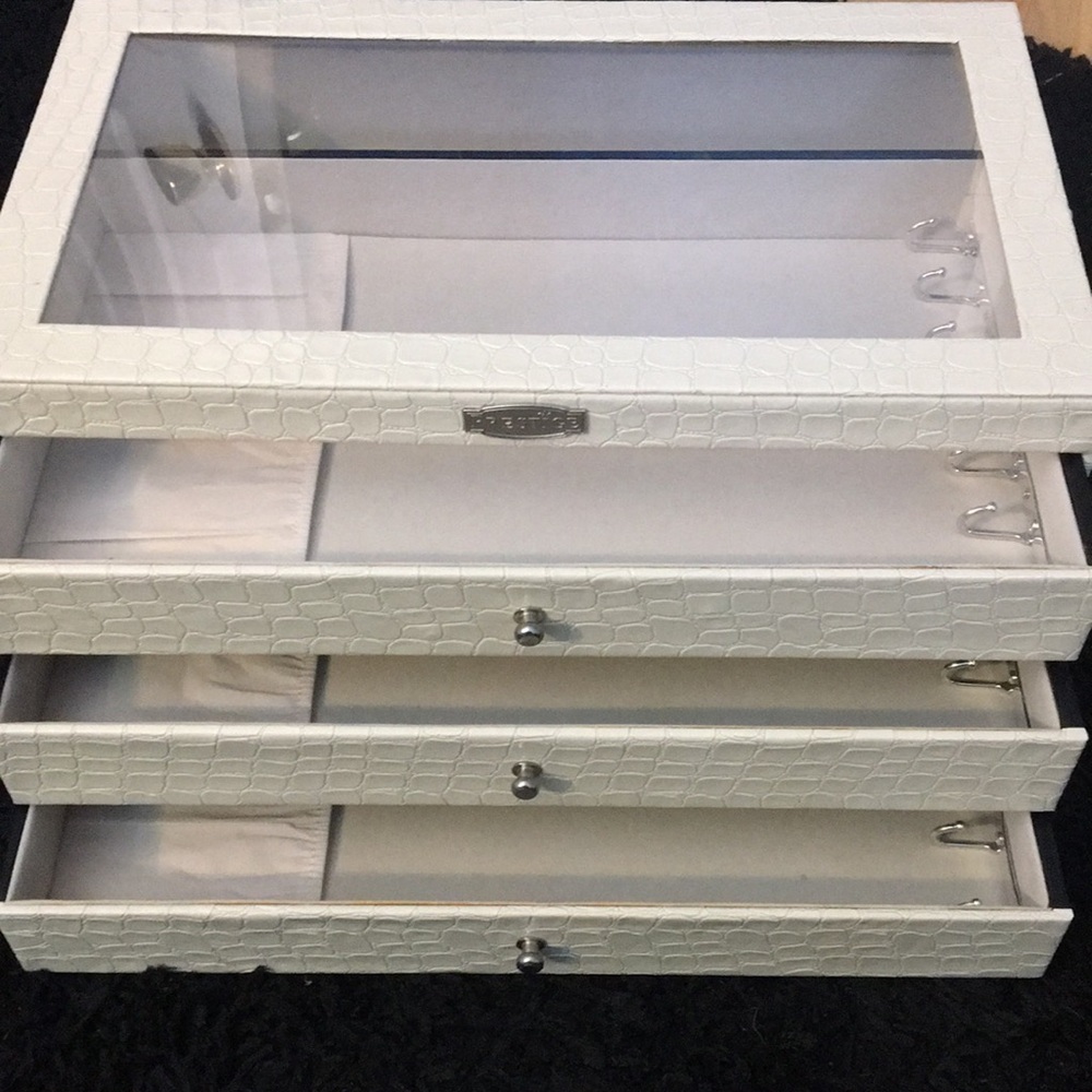 Prestige jewelry box